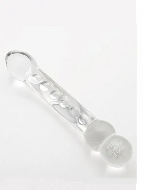 Стеклянный массажёр идеален для чувственных экспериментов. 