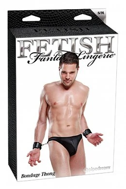 Костюм раба включает в себя открытые стринги и манжеты прикрепленные к стрингам на карабинах