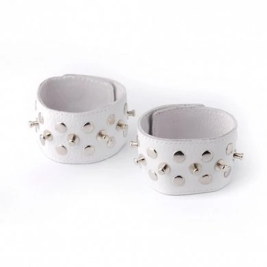 Длина шипов 12 мм. Размер универсальный.