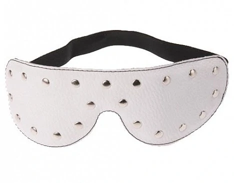 Маска изготовлена из натуральной кожи с велюровой подкладой Украшена хромированными заклёпками