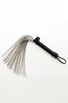 Плетка многохвостная Satin Flogger серебристая — купить в секс-шопе LoveDoctor