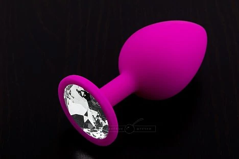 Втулка анальная фуксия с розовым кристаллом Large 9,5 см — купить в секс-шопе LoveDoctor