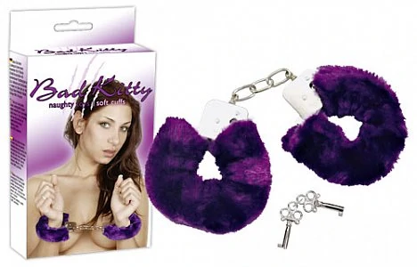 Наручники c мехом Bad Kitty бордовые — купить в секс-шопе LoveDoctor